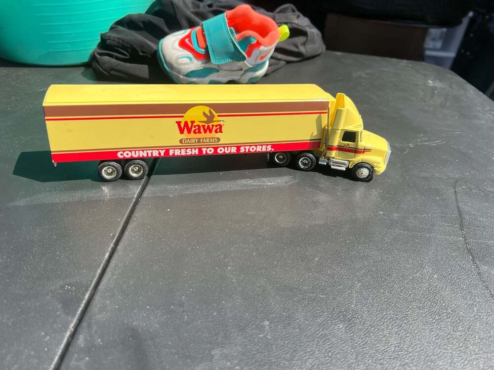 Wawa Dairy Farms Transporter Semi Truck Tractor Trailer Diecast 1:64